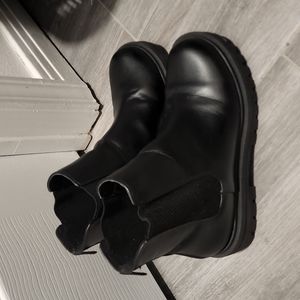 Chelsea boots